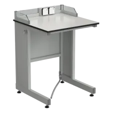 Стол ученический с бортиком и розетками 600х600х840, раб. поверхность - LABGRADE